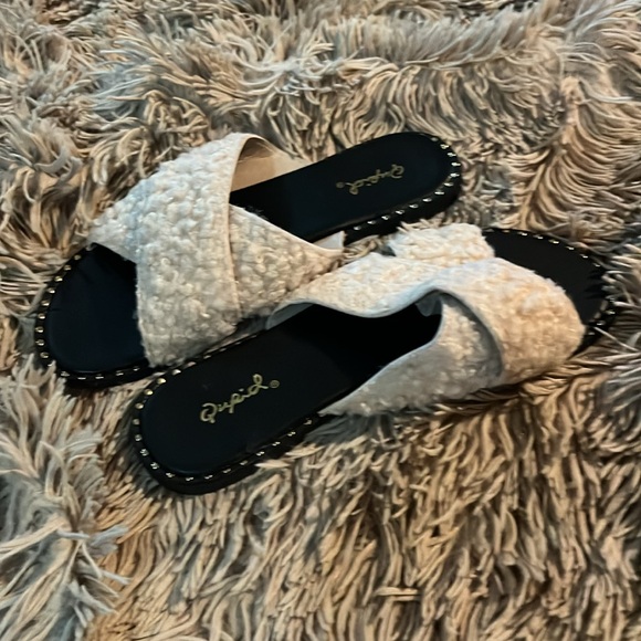 Shoes - Lyton sandal/slipper 6.5 never worn in box fits like a 6